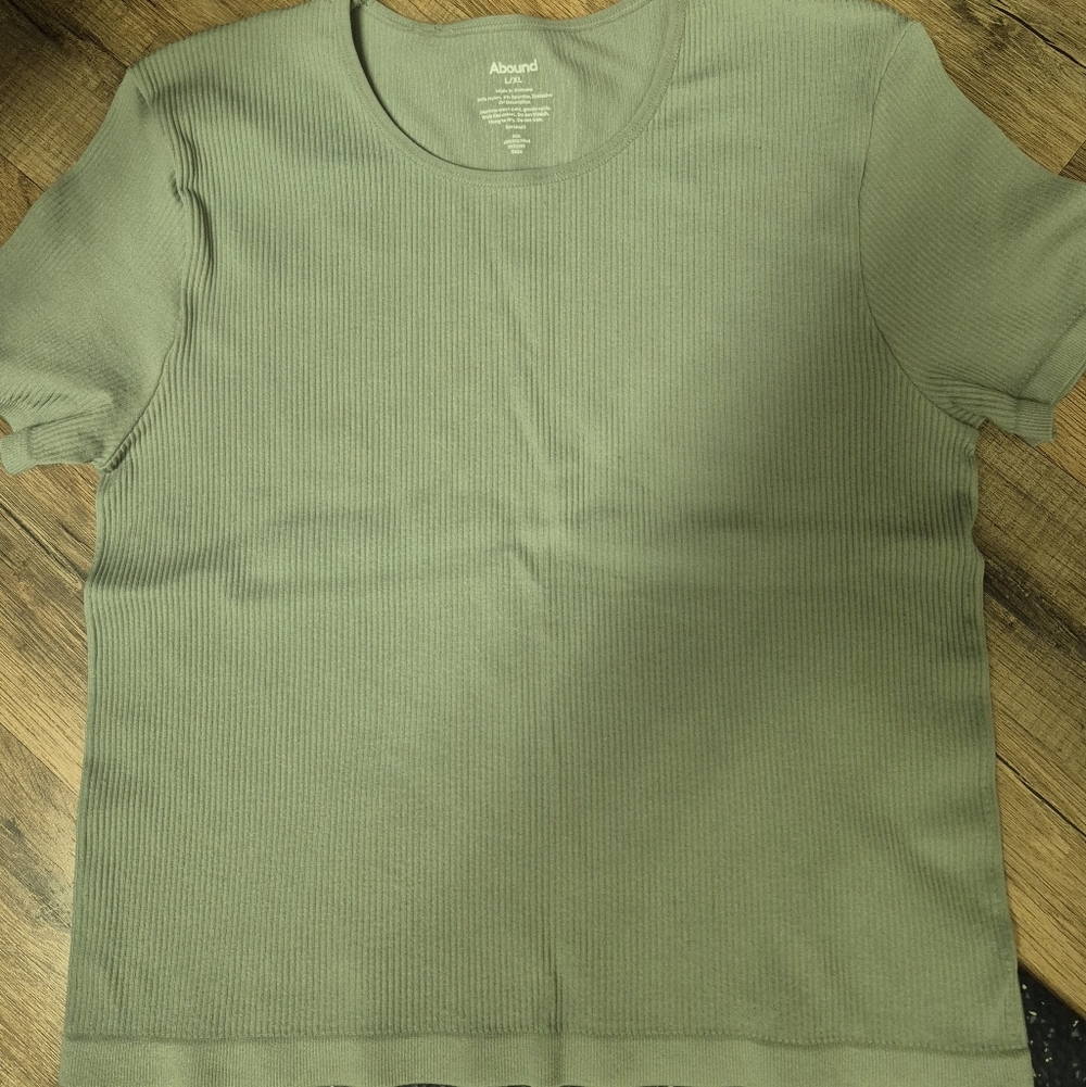 Abound-Women's Sage Green Ribbed Short-Sleeve Crewneck Tee (Slim-Fit) NWOT!